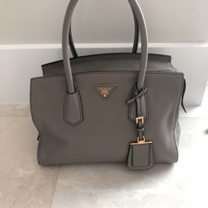 PRADA Vitello grain handbag -EUC